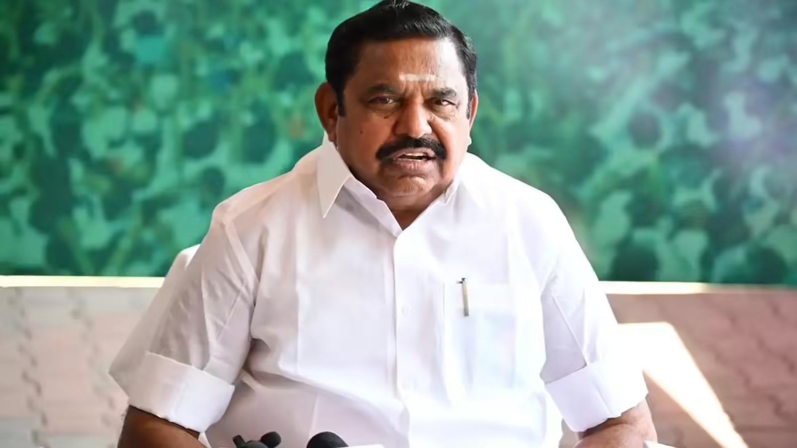 தமிழக சட்டசபை தேர்தல் 2026: தொகுதி பங்கீட்டில் இழுபறி - தி.மு.க, அ.தி.மு.க கூட்டணிகளில் பரபரப்பு!