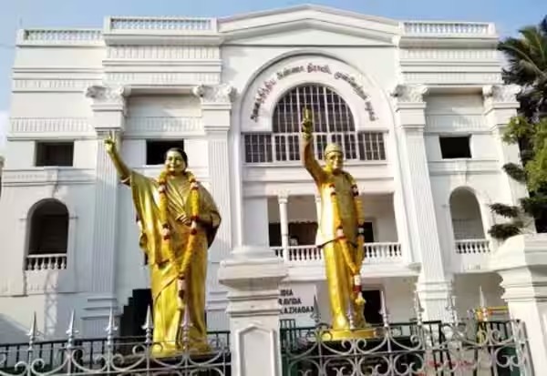 அதிமுக சின்னம்: தேர்தலுக்கு முன்பு முடிவெடுக்கப்படுமா? தில்லி உயர்நீதிமன்றத்தில் தேர்தல் ஆணையம் முக்கிய விளக்கம்