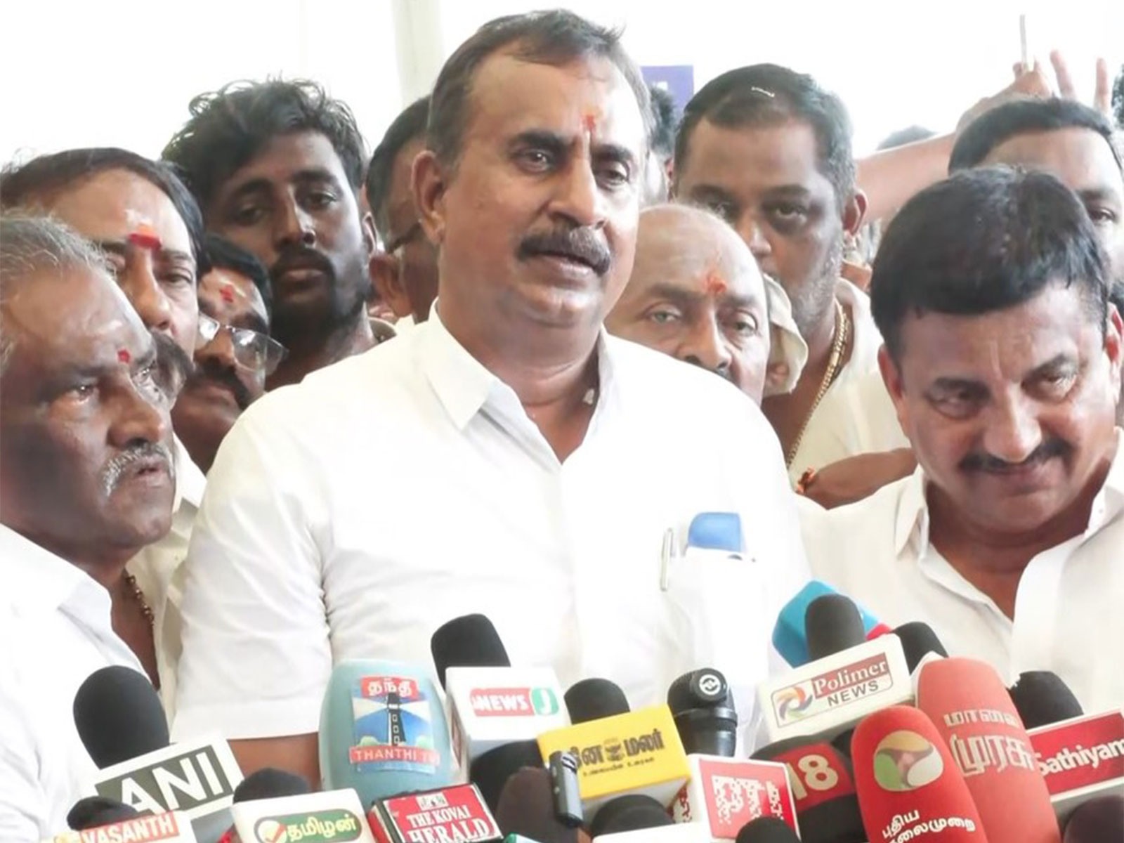 கோவை சிறுமி கொலை வழக்கில் தவெக அரசை சாடிய எஸ்பி வேலுமணி
