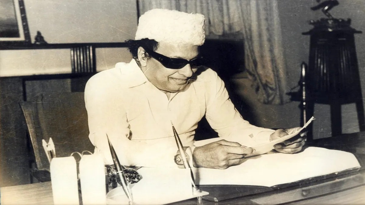 புரட்சித் தலைவர் எம்.ஜி.ஆர்: தமிழகத்தின் தலையெழுத்தை மாற்றிய வரலாற்றுச் சாதனைகள் - ஒரு சிறப்புத் தொகுப்பு!
