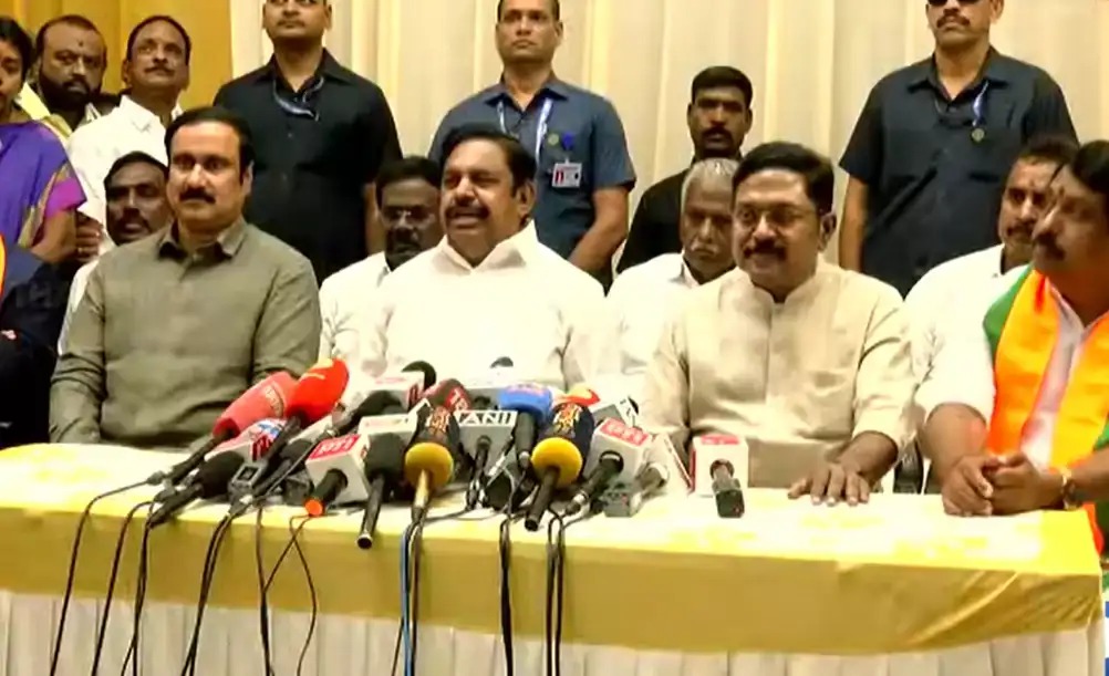 "நானும் டிடிவி தினகரனும் ஜெயலலிதா வளர்த்த பிள்ளைகள்" - எடப்பாடி பழனிசாமி நெகிழ்ச்சி!