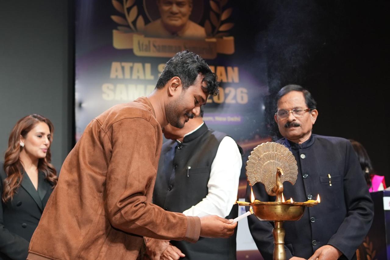 டெல்லியில் திருச்சி இளைஞரின் கவிதை புத்தகம் வெளியீடு: மத்திய அமைச்சர்கள் மற்றும் நடிகை ஹூமா குரேஷி பங்கேற்பு!