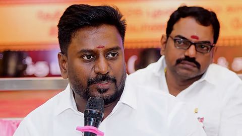 ஜூன் 1 பள்ளி திறப்பில் மாற்றம் வருமா? இன்று முக்கிய ஆலோசனை நடத்தும் பள்ளிக்கல்வித்துறை அமைச்சர்!