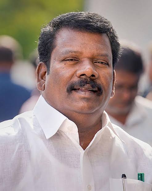 "பென்ட்லி காரில் முகத்தை மறைத்துக் கொண்டு பயணிக்கும் உங்களுக்கு ஏழைகளின் துயரம் எப்படித் தெரியும்?" ஈபிஎஸ்-ஐ விமர்சித்த செல்வப்பெருந்தகை!