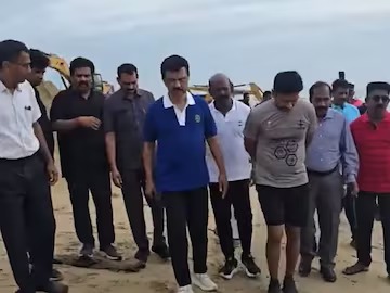 வடகிழக்கு பருவமழை முன்னேற்பாடு: அடையாறு முகத்துவாரத்தில் முதலமைச்சர் மு.க.ஸ்டாலின் 2வது நாளாகத் தீவிர ஆய்வு!