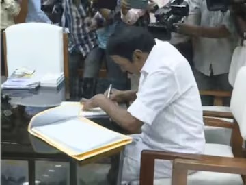 4 லட்சம் ஆசிரியர்களுக்கு டெட் தேர்வு விலக்கு: முதல்வர் மு.க. ஸ்டாலின் மத்திய அரசுக்குக் கடிதம்!