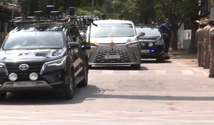 டெல்லி புறப்பட்டார் முதலமைச்சர் விஜய்: பிரதமர் மோடி மற்றும் மத்திய அமைச்சர்களுடன் முக்கிய சந்திப்பு!