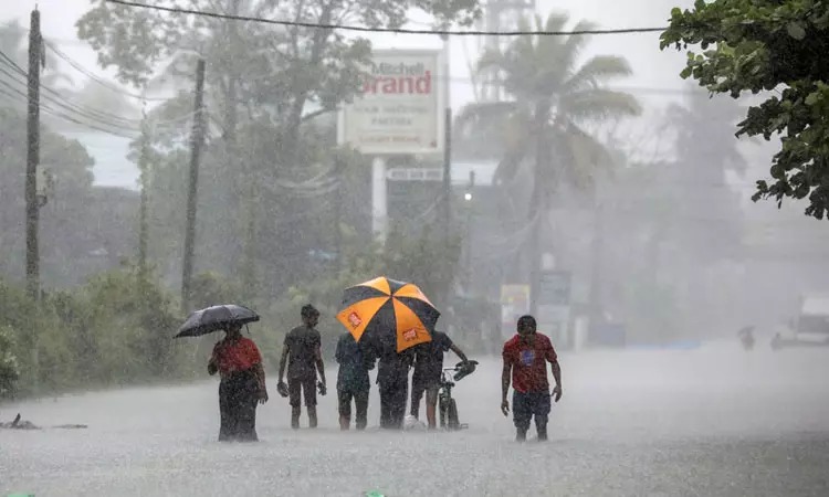 இலங்கையில் கனமழை, நிலச்சரிவு: 33 பேர் பலி, 44 பேர் மாயம்