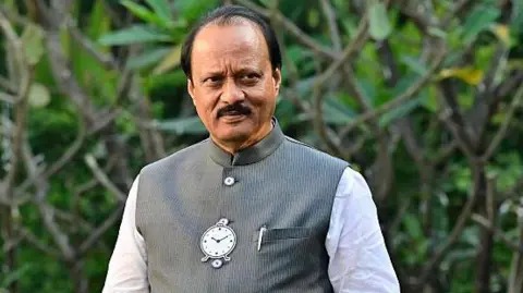மகாராஷ்டிர துணை முதலமைச்சர் அஜித் பவார் உடல் தகனம்: பல்லாயிரக்கணக்கான மக்கள் கண்ணீருடன் பிரியாவிடை