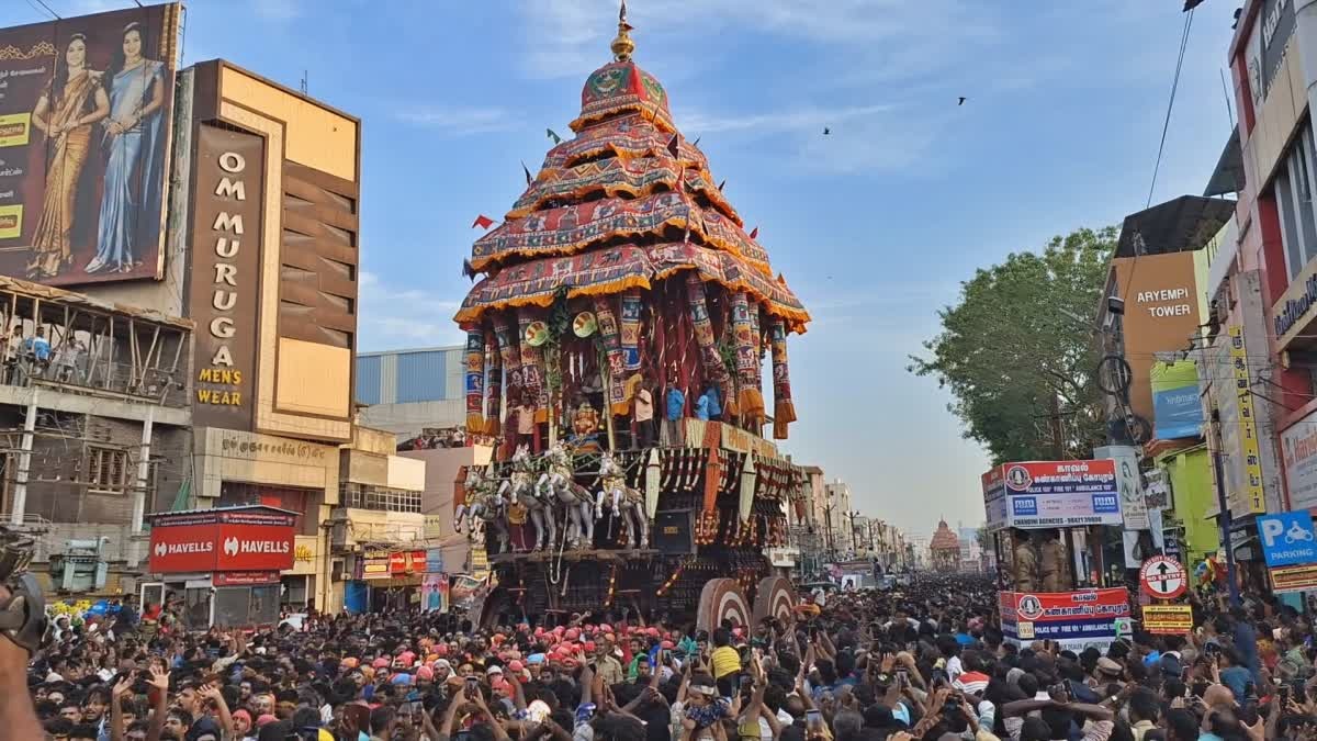 மதுரை சித்திரை திருவிழா உற்சாக உச்சத்தில்… மீனாட்சி அம்மன் திருத்தேரோட்டம் கோலாகல தொடக்கம்!