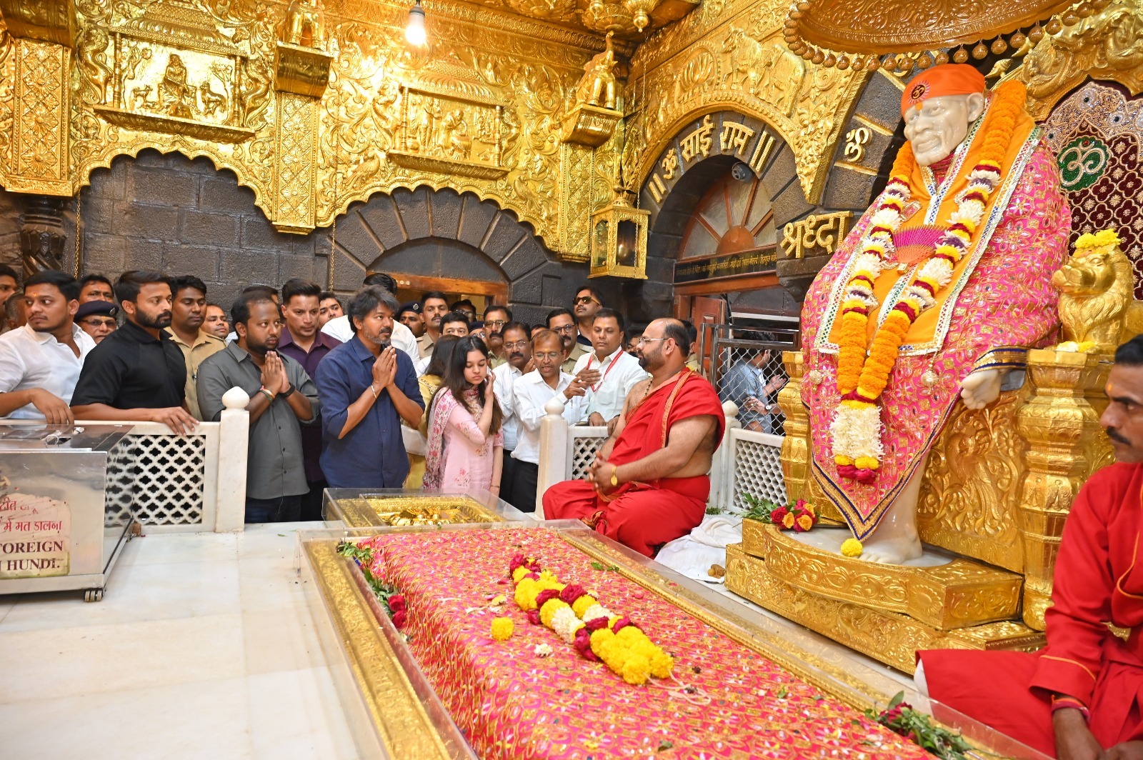 திருச்செந்தூருக்கு பின் சீரடியில் விஜய் தரிசனம்… புதிய கவனம் பெற்ற ஆன்மிக பயணம்!