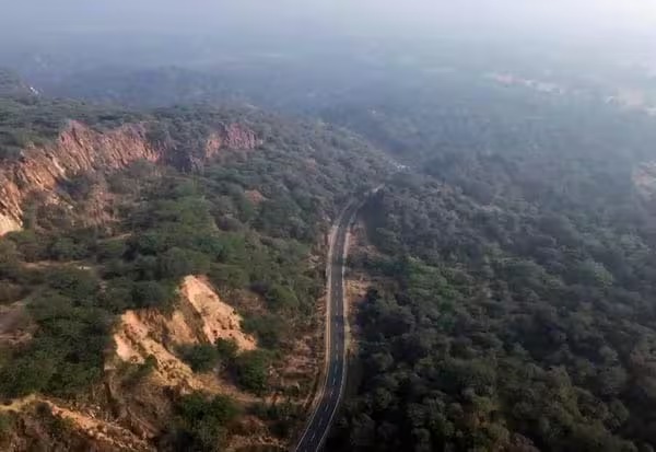 ஆரவல்லி மலைத்தொடர் விவகாரம்: தனது முந்தைய தீர்ப்பை நிறுத்தி வைத்தது உச்ச நீதிமன்றம்!