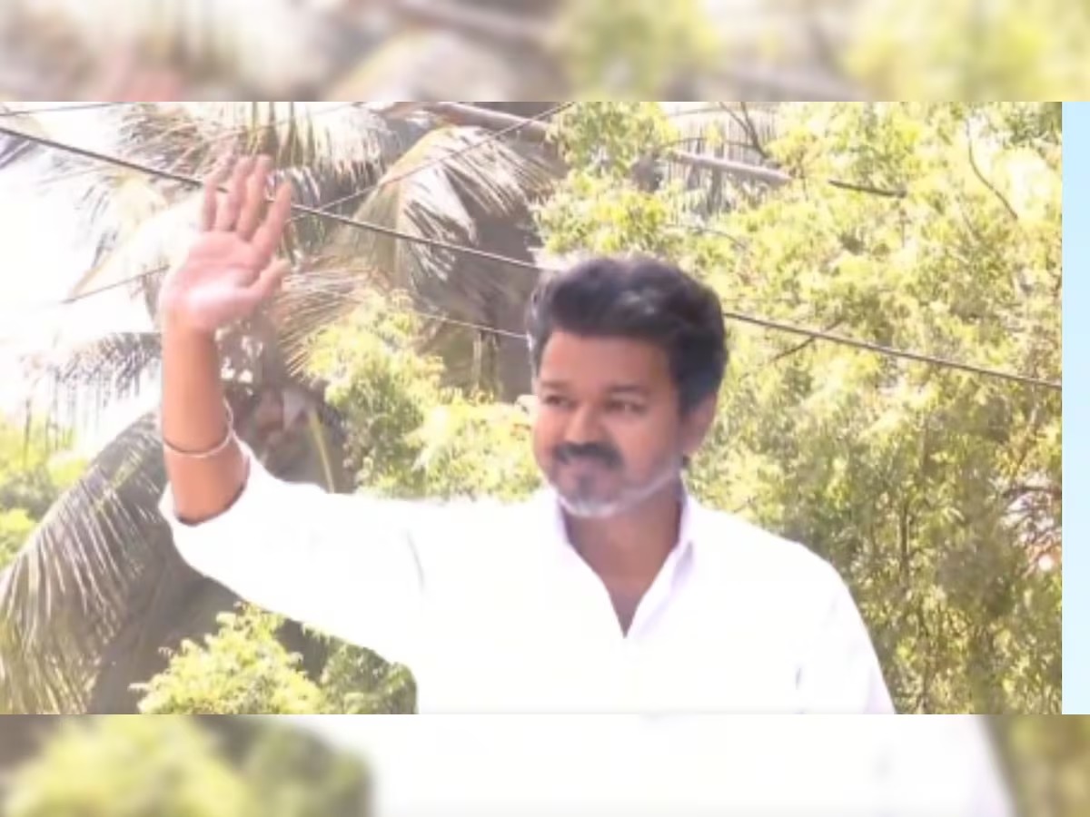 "எல்லா வலிகளையும் தாங்கி உங்களுக்காக வந்திருக்கிறேன்" - பெரம்பூரில் விஜய் அதிரடி பரப்புரை!