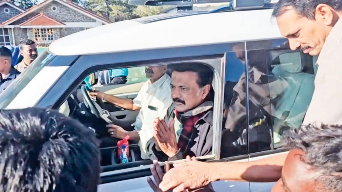 அரசியல் பரபரப்புக்கு மத்தியில் ஓய்வெடுக்க மலைப்பகுதிக்கு புறப்பட்ட ஸ்டாலின்