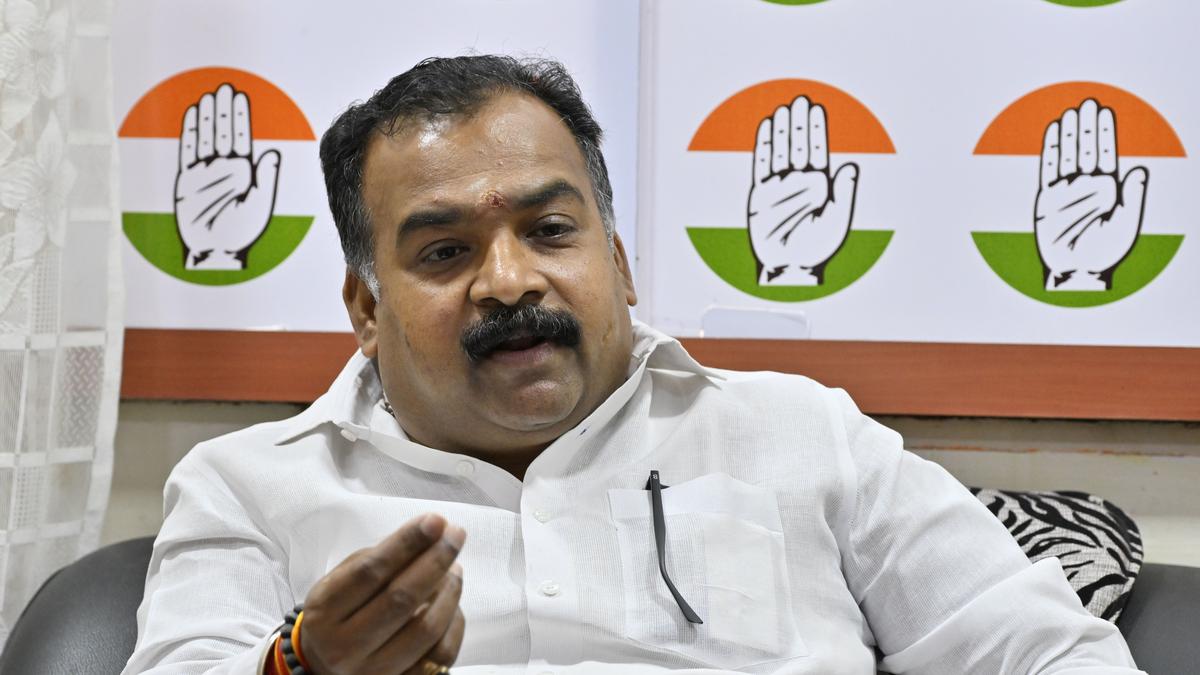 தமிழ்நாடு காங்கிரஸ் தலைவராக பொறுப்பேற்ற மாணிக்கம் தாகூர் ஆவேசம்: “தொட்டால் திருப்பி அடிப்போம்” எச்சரிக்கை!