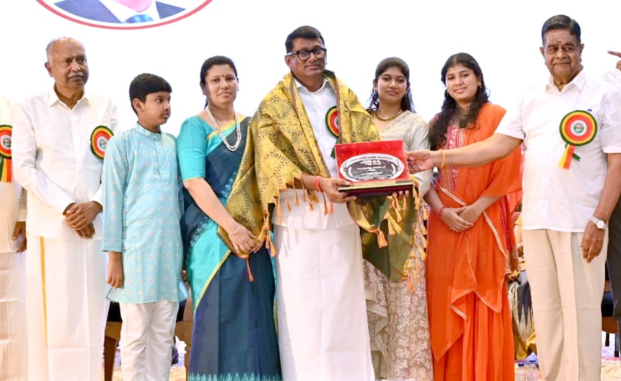 என்டிசி குழுமத்தின் தலைவர் சந்திரமோகனுக்கு கொங்கு மாமணி விருது