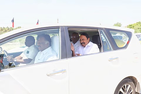 ஒரே காரில் ஓபிஎஸ் - செங்கோட்டையன் பயணம்! - ஈபிஎஸ் ரியாக்ஷன் என்ன?